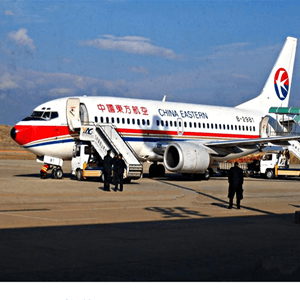 西安咸阳航空运输航空快运业稳步发展的原因是什么？